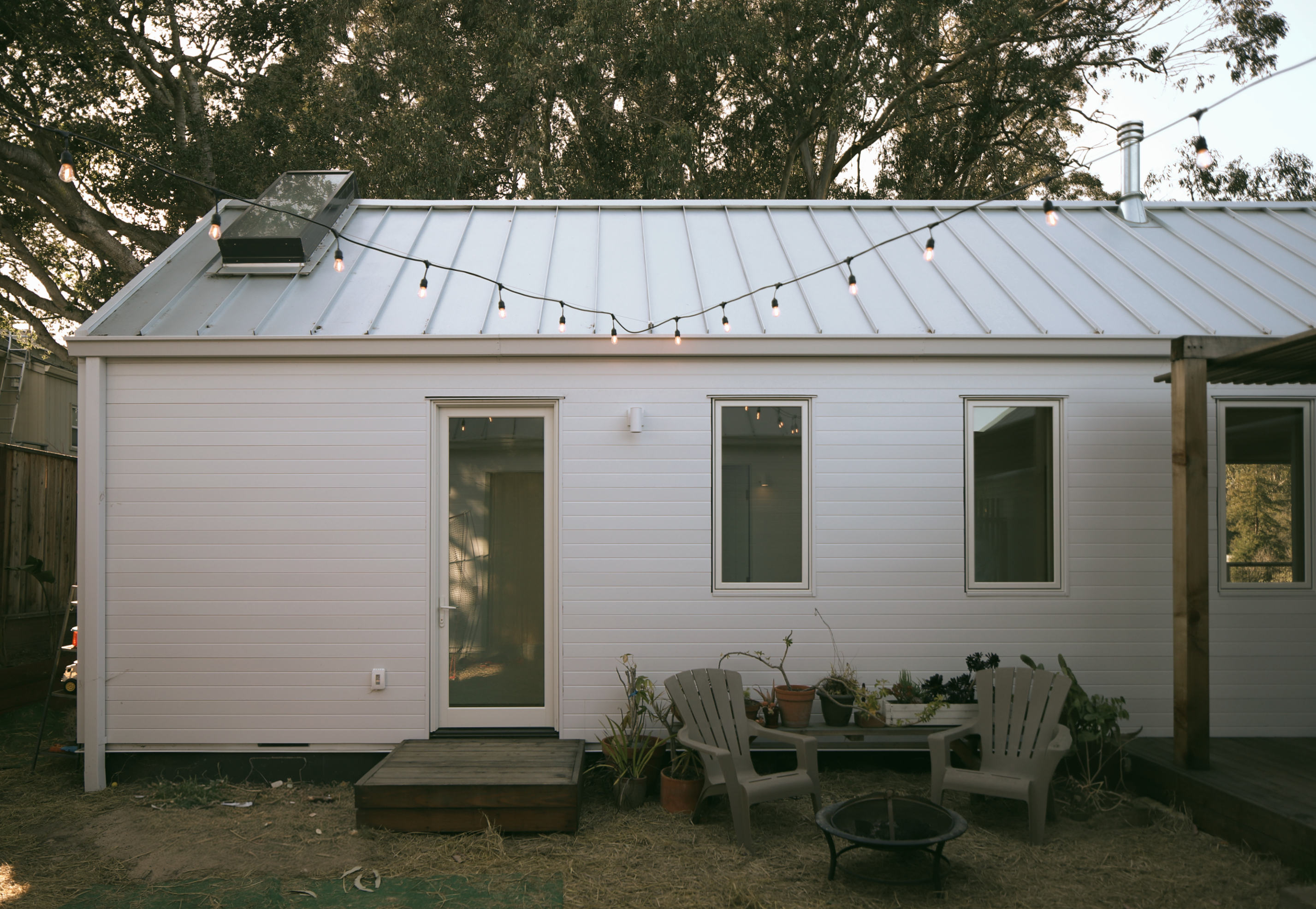 Residential courtyard and exterior entry sequence